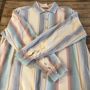 Flash sale...Men’s Tommy Bahama shirt size XL